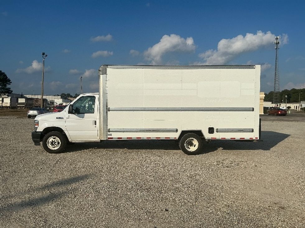 Light Duty Box Truck-Light and Medium Duty Trucks-Ford-2022-E350-Gulfport-MS-93,102\n\t\tmiles-$ 31,500 - Image 4