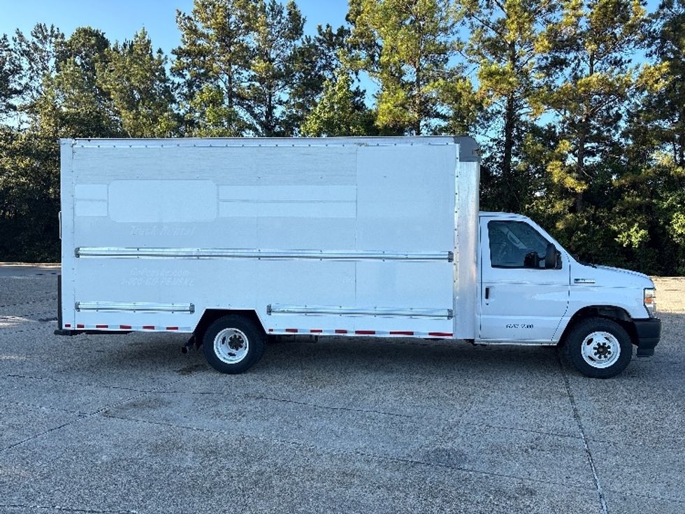 Light Duty Box Truck-Light and Medium Duty Trucks-Ford-2022-E350-Hammond-LA-145,187\n\t\tmiles-$ 24,250 - Image 14