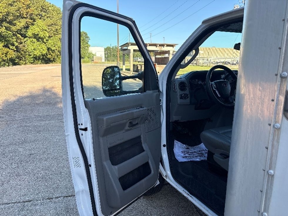 Light Duty Box Truck-Light and Medium Duty Trucks-Ford-2022-E350-Hammond-LA-145,187\n\t\tmiles-$ 24,250 - Image 15