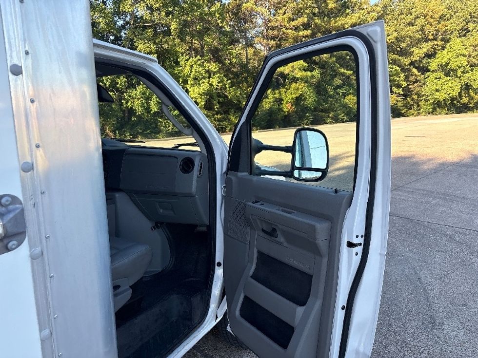 Light Duty Box Truck-Light and Medium Duty Trucks-Ford-2022-E350-Hammond-LA-145,187\n\t\tmiles-$ 24,250 - Image 19