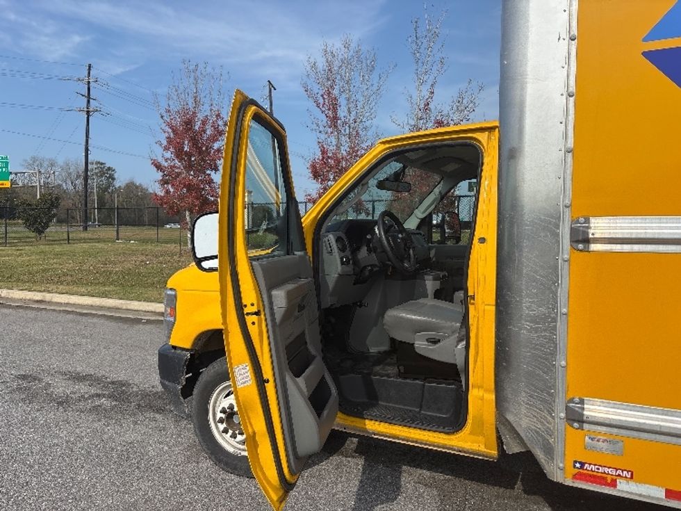 Light Duty Box Truck-Light and Medium Duty Trucks-Ford-2022-E350-Hammond-LA-79,045\n\t\tmiles-$ 34,750 - Image 16