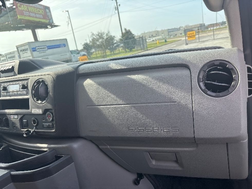 Light Duty Box Truck-Light and Medium Duty Trucks-Ford-2022-E350-Hammond-LA-79,045\n\t\tmiles-$ 34,750 - Image 21