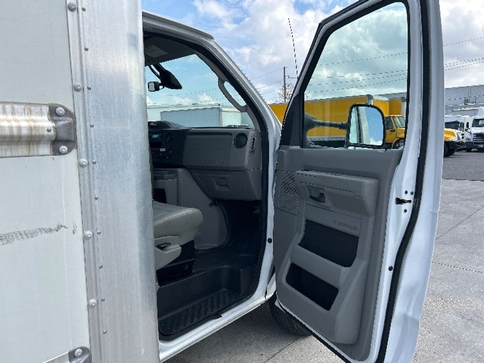 Light Duty Box Truck-Light and Medium Duty Trucks-Ford-2022-E350-Harahan-LA-104,252\n\t\tmiles-$ 30,000 - Image 19