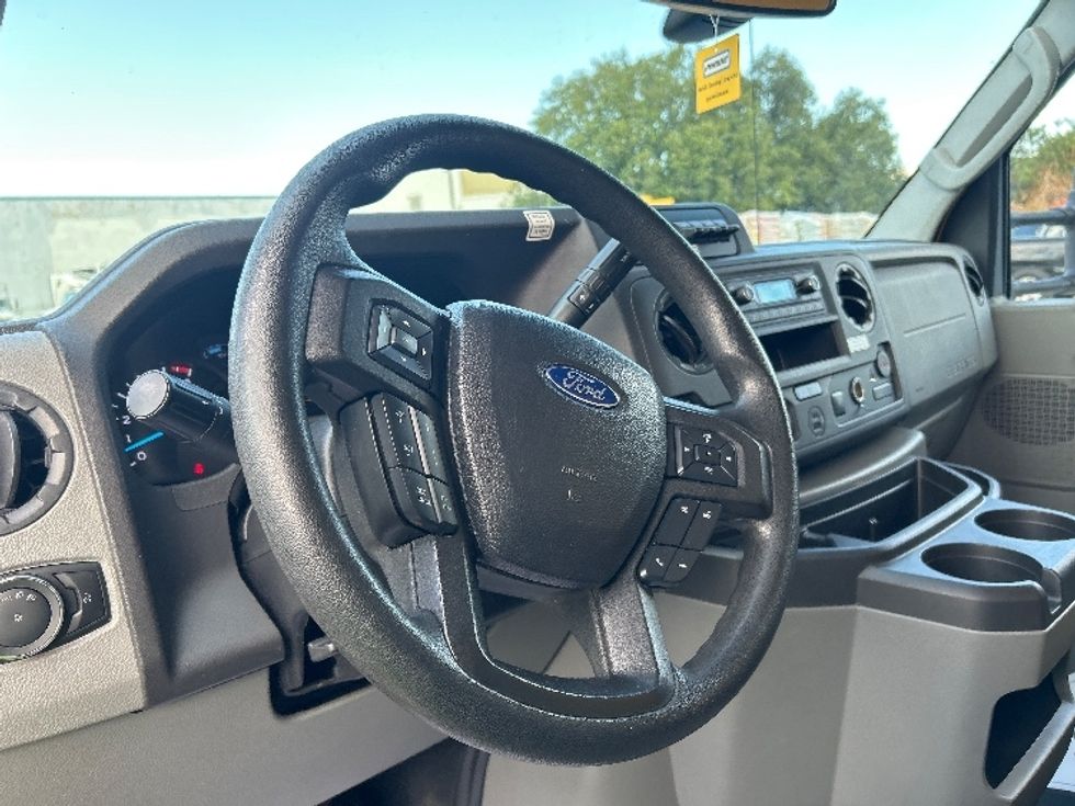 Light Duty Box Truck-Light and Medium Duty Trucks-Ford-2022-E350-Harahan-LA-104,734\n\t\tmiles-$ 26,000 - Image 13