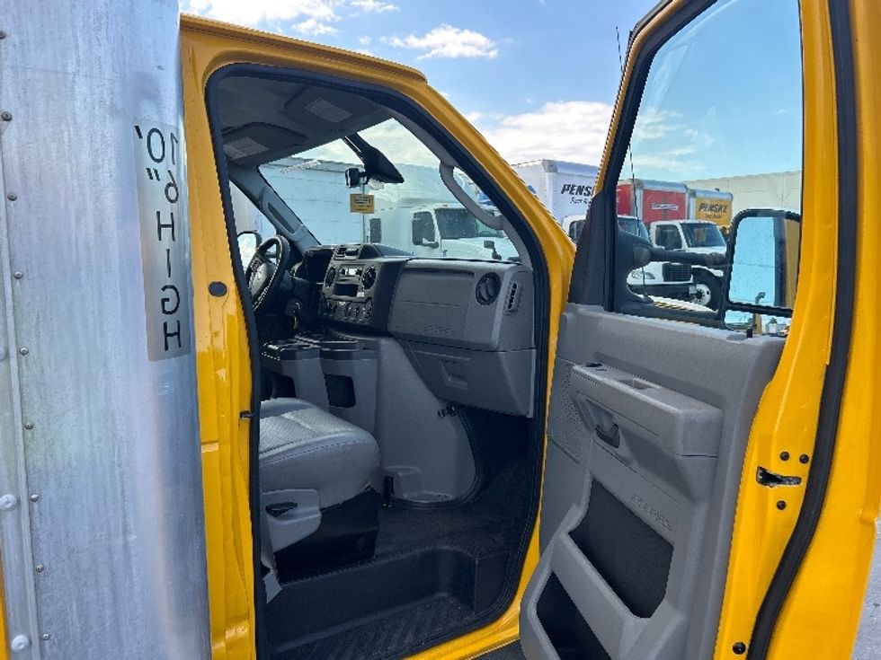 Light Duty Box Truck-Light and Medium Duty Trucks-Ford-2022-E350-Harahan-LA-104,734\n\t\tmiles-$ 26,000 - Image 16