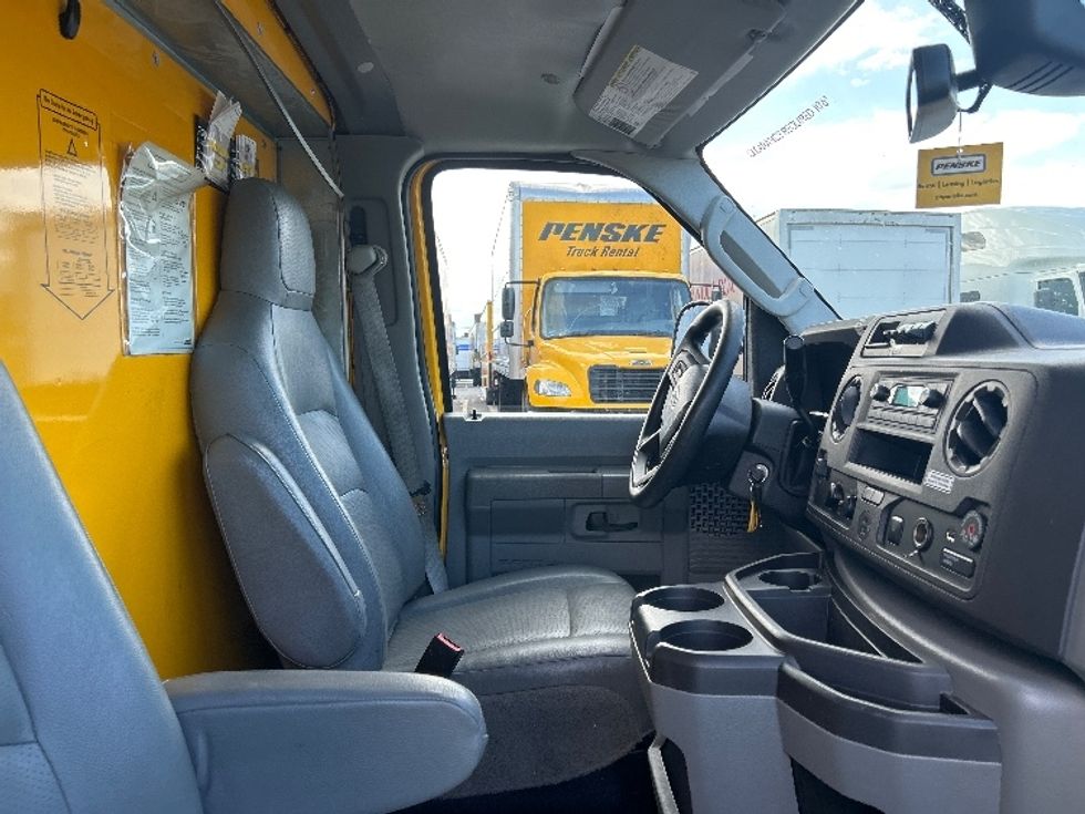 Light Duty Box Truck-Light and Medium Duty Trucks-Ford-2022-E350-Harahan-LA-104,734\n\t\tmiles-$ 26,000 - Image 18