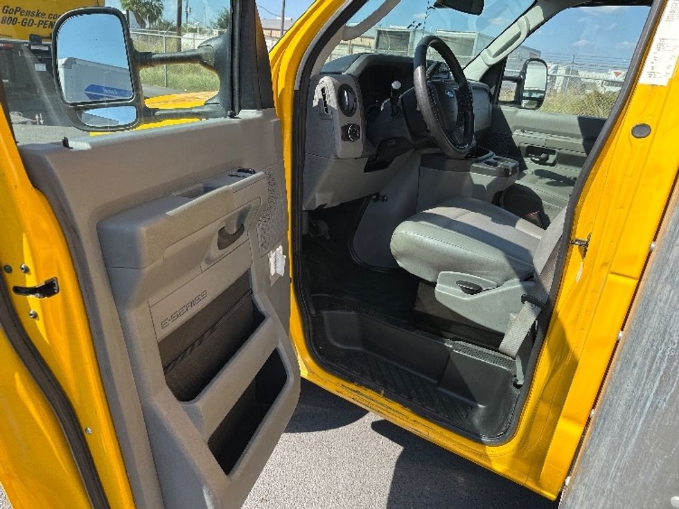 Light Duty Box Truck-Light and Medium Duty Trucks-Ford-2022-E350-Harlingen-TX-107,534\n\t\tmiles-$ 26,500 - Image 16
