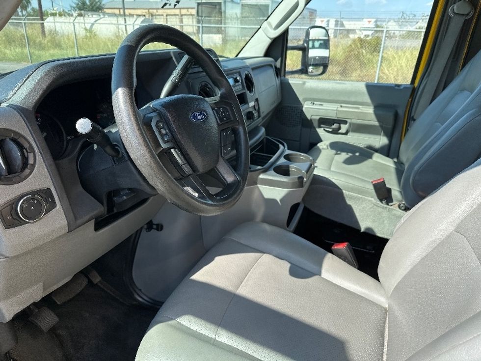 Light Duty Box Truck-Light and Medium Duty Trucks-Ford-2022-E350-Harlingen-TX-107,534\n\t\tmiles-$ 26,500 - Image 17