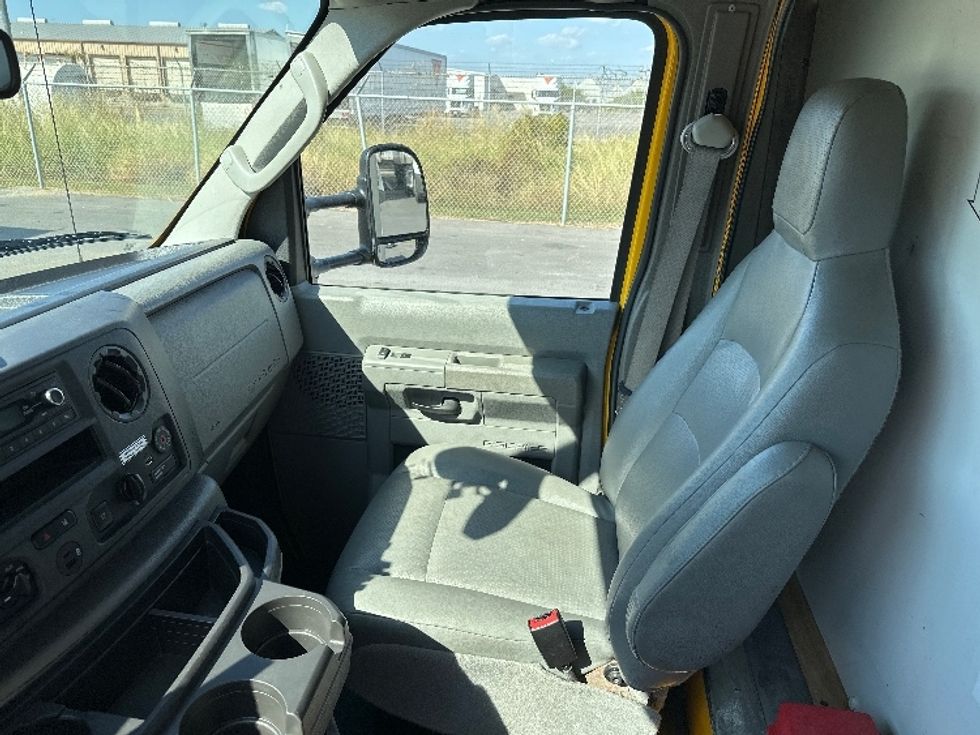 Light Duty Box Truck-Light and Medium Duty Trucks-Ford-2022-E350-Harlingen-TX-107,534\n\t\tmiles-$ 26,500 - Image 19