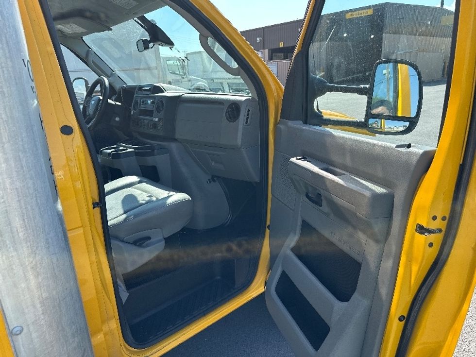 Light Duty Box Truck-Light and Medium Duty Trucks-Ford-2022-E350-Harlingen-TX-107,534\n\t\tmiles-$ 26,500 - Image 20