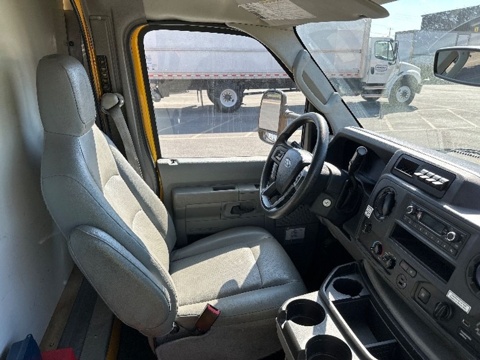 Light Duty Box Truck-Light and Medium Duty Trucks-Ford-2022-E350-Harlingen-TX-107,534\n\t\tmiles-$ 26,500 - Image 22