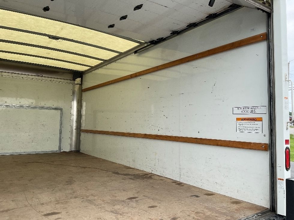 Light Duty Box Truck-Light and Medium Duty Trucks-Ford-2022-E350-Harrisburg-PA-72,663\n\t\tmiles-$ 31,500 - Image 12