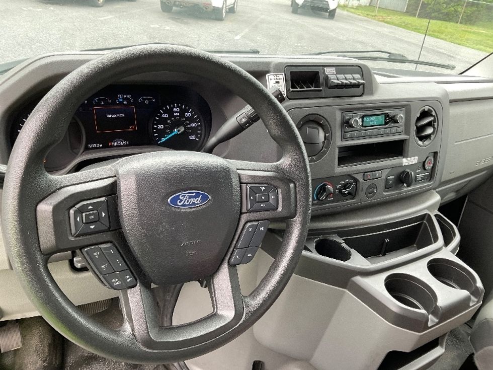 Light Duty Box Truck-Light and Medium Duty Trucks-Ford-2022-E350-Harrisburg-PA-72,663\n\t\tmiles-$ 31,500 - Image 17