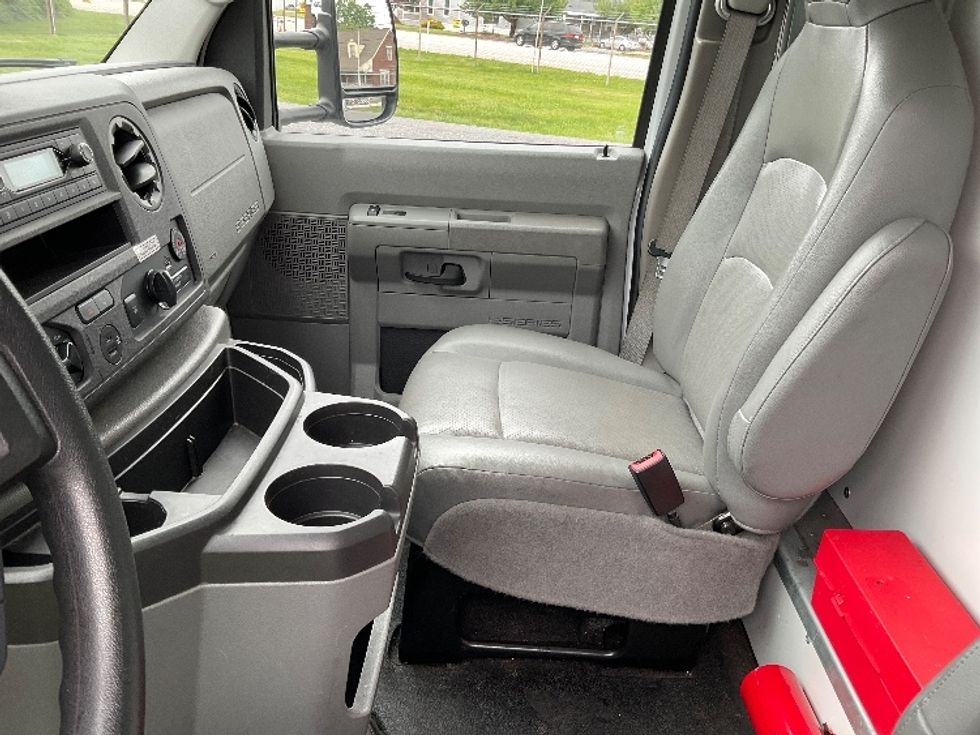 Light Duty Box Truck-Light and Medium Duty Trucks-Ford-2022-E350-Harrisburg-PA-72,663\n\t\tmiles-$ 31,500 - Image 18