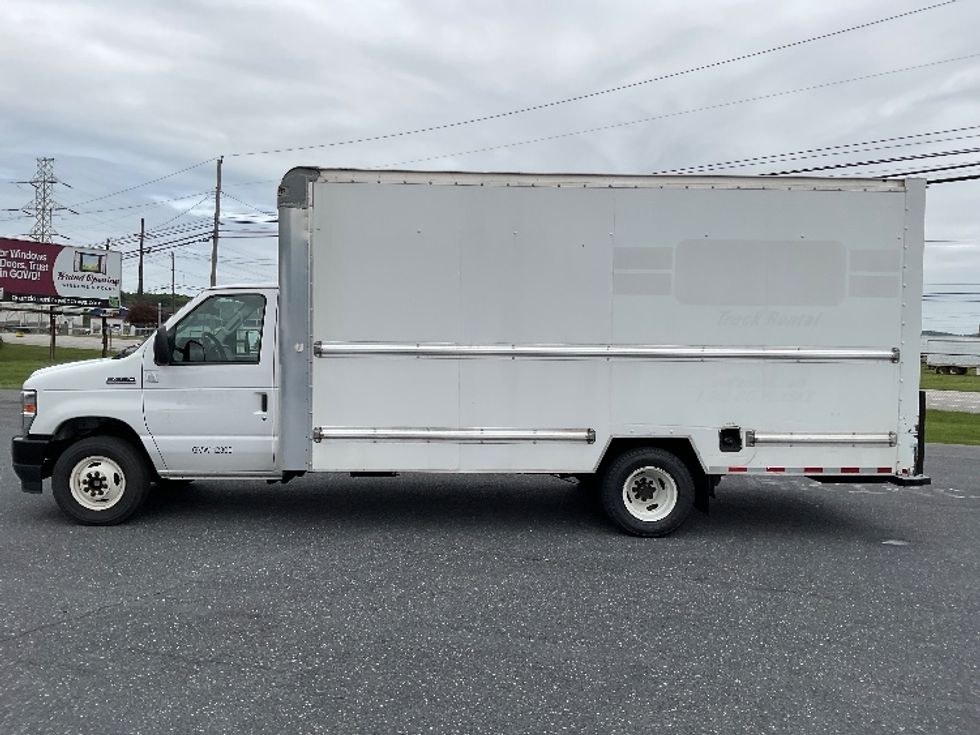 Light Duty Box Truck-Light and Medium Duty Trucks-Ford-2022-E350-Harrisburg-PA-72,663\n\t\tmiles-$ 31,500 - Image 4