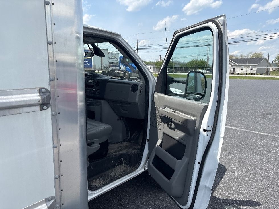 Light Duty Box Truck-Light and Medium Duty Trucks-Ford-2022-E350-Harrisburg-PA-87,462\n\t\tmiles-$ 30,000 - Image 16