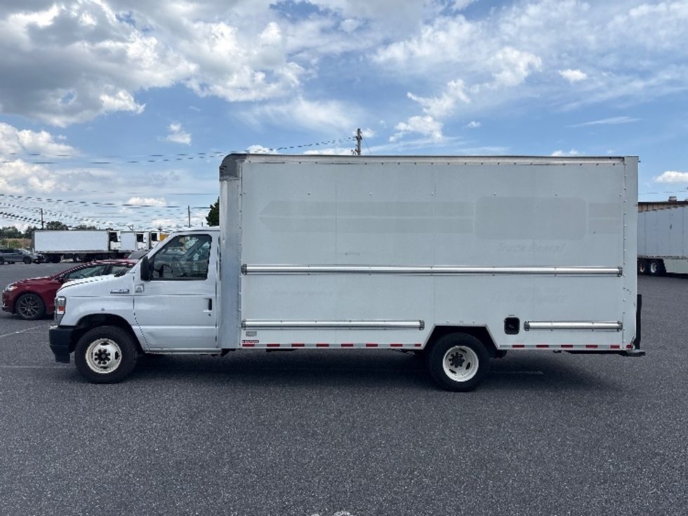 Light Duty Box Truck-Light and Medium Duty Trucks-Ford-2022-E350-Harrisburg-PA-87,462\n\t\tmiles-$ 30,000 - Image 4