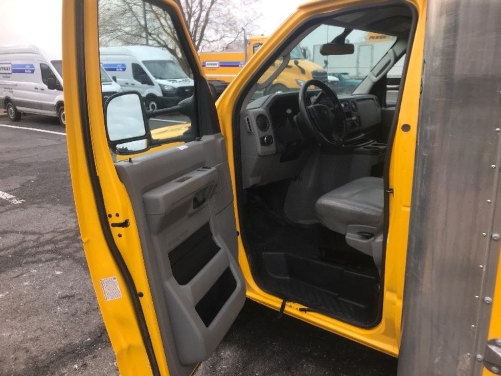 Light Duty Box Truck-Light and Medium Duty Trucks-Ford-2022-E350-Harrisburg-PA-89,004\n\t\tmiles-$ 28,250 - Image 14