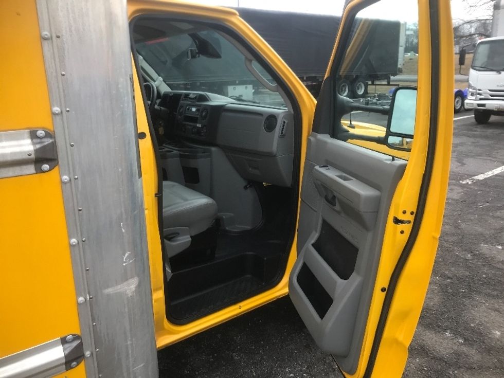 Light Duty Box Truck-Light and Medium Duty Trucks-Ford-2022-E350-Harrisburg-PA-89,004\n\t\tmiles-$ 28,250 - Image 18