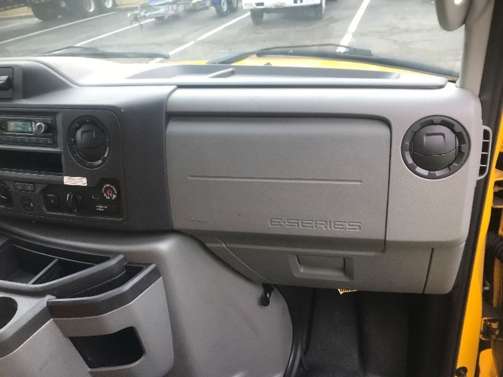 Light Duty Box Truck-Light and Medium Duty Trucks-Ford-2022-E350-Harrisburg-PA-89,004\n\t\tmiles-$ 28,250 - Image 19