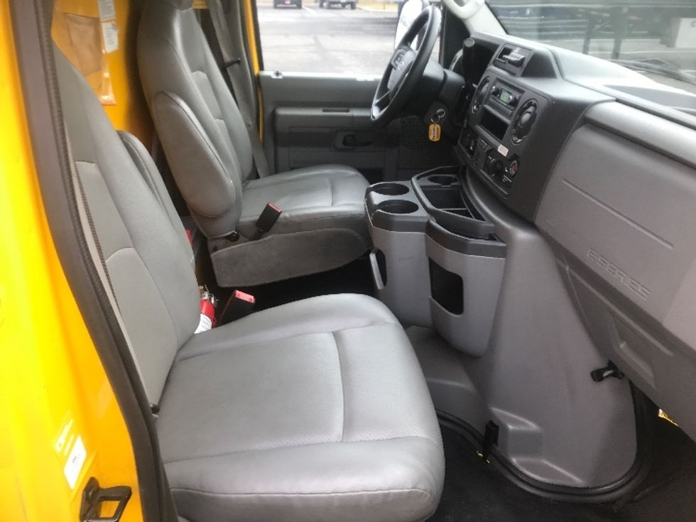 Light Duty Box Truck-Light and Medium Duty Trucks-Ford-2022-E350-Harrisburg-PA-89,004\n\t\tmiles-$ 28,250 - Image 20
