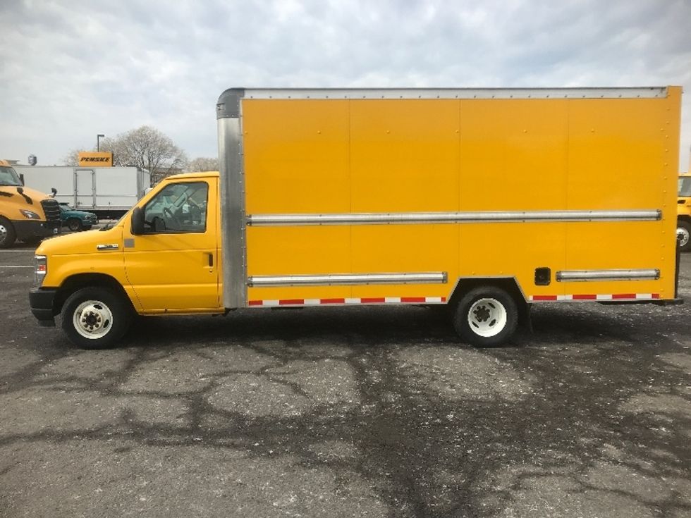 Light Duty Box Truck-Light and Medium Duty Trucks-Ford-2022-E350-Harrisburg-PA-89,004\n\t\tmiles-$ 28,250 - Image 4