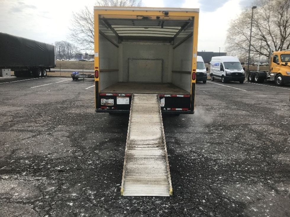 Light Duty Box Truck-Light and Medium Duty Trucks-Ford-2022-E350-Harrisburg-PA-89,004\n\t\tmiles-$ 28,250 - Image 9