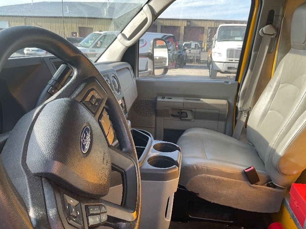 Light Duty Box Truck-Light and Medium Duty Trucks-Ford-2022-E350-Harrisburg-PA-94,456\n\t\tmiles-$ 27,750 - Image 16