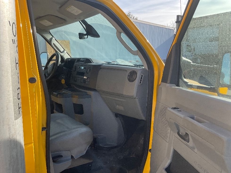 Light Duty Box Truck-Light and Medium Duty Trucks-Ford-2022-E350-Harrisburg-PA-94,456\n\t\tmiles-$ 27,750 - Image 17