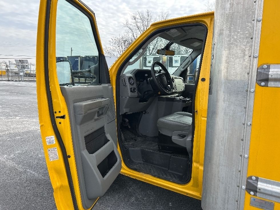 Light Duty Box Truck-Light and Medium Duty Trucks-Ford-2022-E350-Harrisburg-PA-95,984\n\t\tmiles-$ 27,500 - Image 16