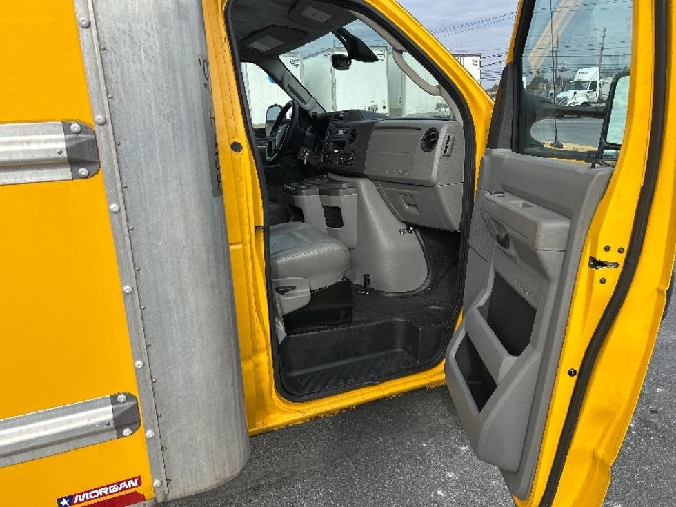 Light Duty Box Truck-Light and Medium Duty Trucks-Ford-2022-E350-Harrisburg-PA-95,984\n\t\tmiles-$ 27,500 - Image 20