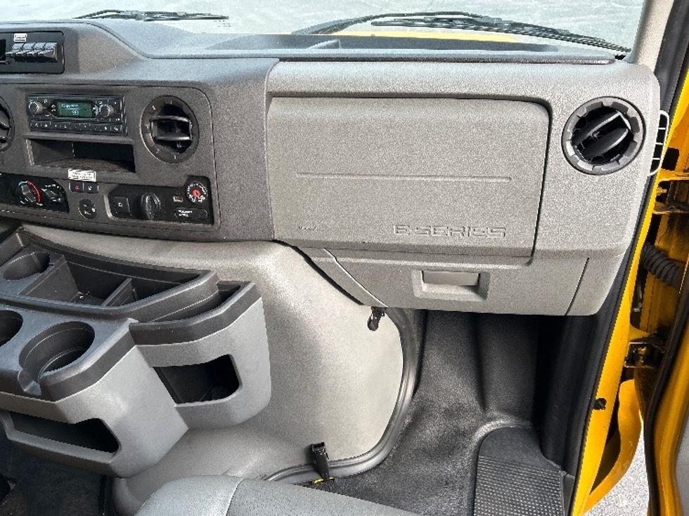 Light Duty Box Truck-Light and Medium Duty Trucks-Ford-2022-E350-Harrisburg-PA-95,984\n\t\tmiles-$ 27,500 - Image 21