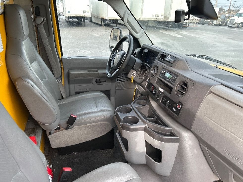 Light Duty Box Truck-Light and Medium Duty Trucks-Ford-2022-E350-Harrisburg-PA-95,984\n\t\tmiles-$ 27,500 - Image 22