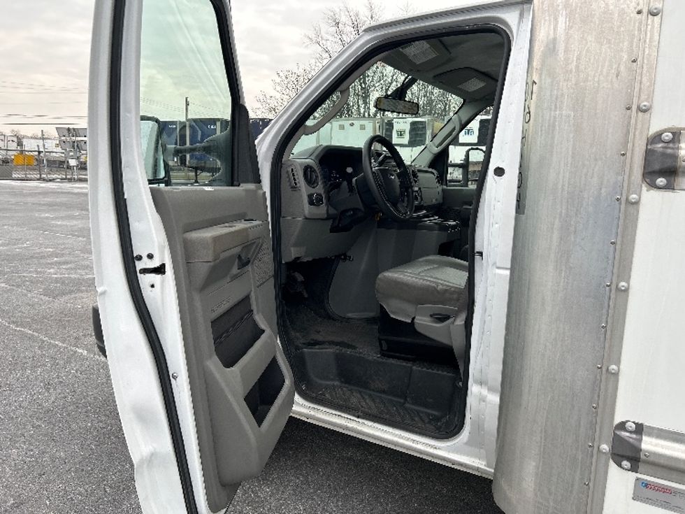 Light Duty Box Truck-Light and Medium Duty Trucks-Ford-2022-E350-Harrisburg-PA-98,714\n\t\tmiles-$ 30,000 - Image 16
