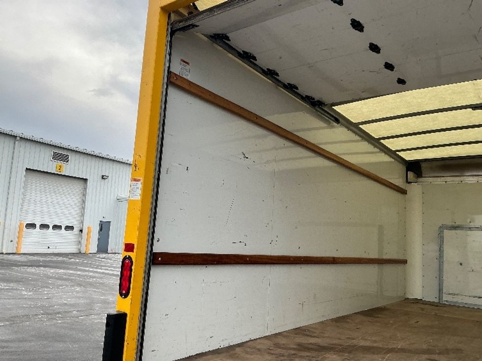 Light Duty Box Truck-Light and Medium Duty Trucks-Ford-2022-E350-Harrisburg-PA-99,308\n\t\tmiles-$ 27,250 - Image 11