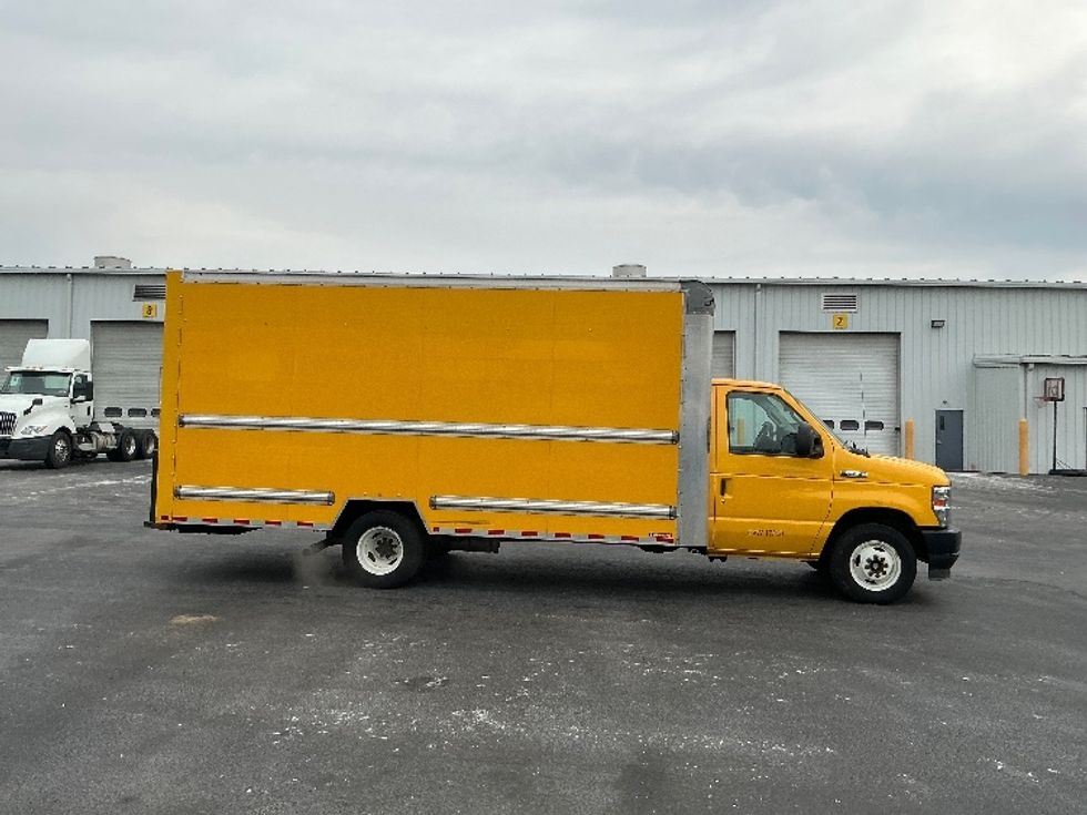 Light Duty Box Truck-Light and Medium Duty Trucks-Ford-2022-E350-Harrisburg-PA-99,308\n\t\tmiles-$ 27,250 - Image 15