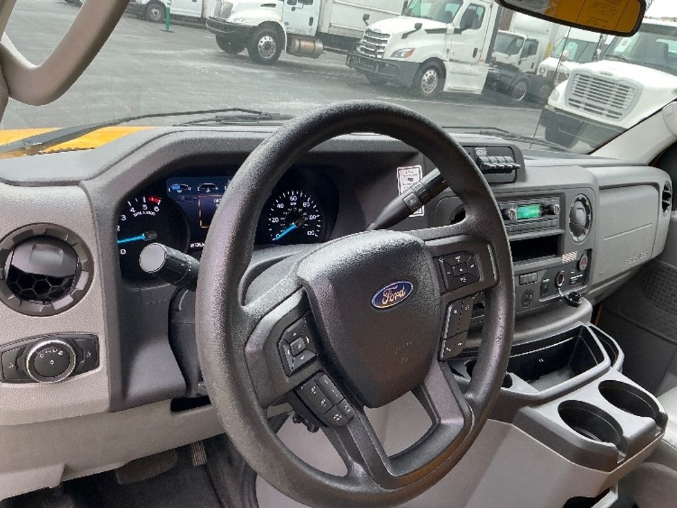 Light Duty Box Truck-Light and Medium Duty Trucks-Ford-2022-E350-Harrisburg-PA-99,308\n\t\tmiles-$ 27,250 - Image 17