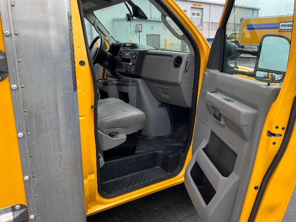 Light Duty Box Truck-Light and Medium Duty Trucks-Ford-2022-E350-Harrisburg-PA-99,308\n\t\tmiles-$ 27,250 - Image 20