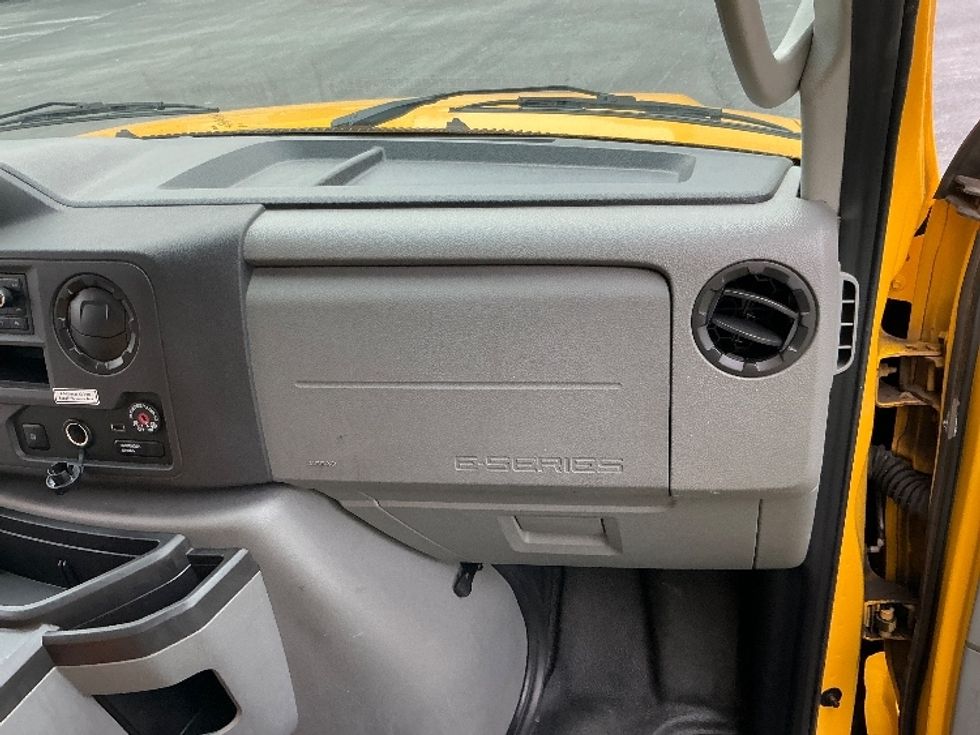 Light Duty Box Truck-Light and Medium Duty Trucks-Ford-2022-E350-Harrisburg-PA-99,308\n\t\tmiles-$ 27,250 - Image 21