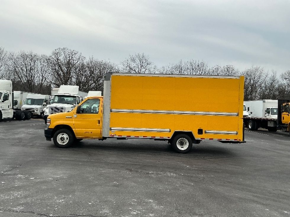 Light Duty Box Truck-Light and Medium Duty Trucks-Ford-2022-E350-Harrisburg-PA-99,308\n\t\tmiles-$ 27,250 - Image 4