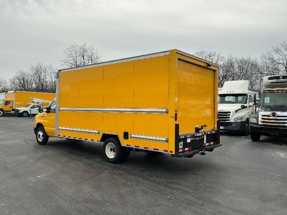 Light Duty Box Truck-Light and Medium Duty Trucks-Ford-2022-E350-Harrisburg-PA-99,308\n\t\tmiles-$ 27,250 - Image 6