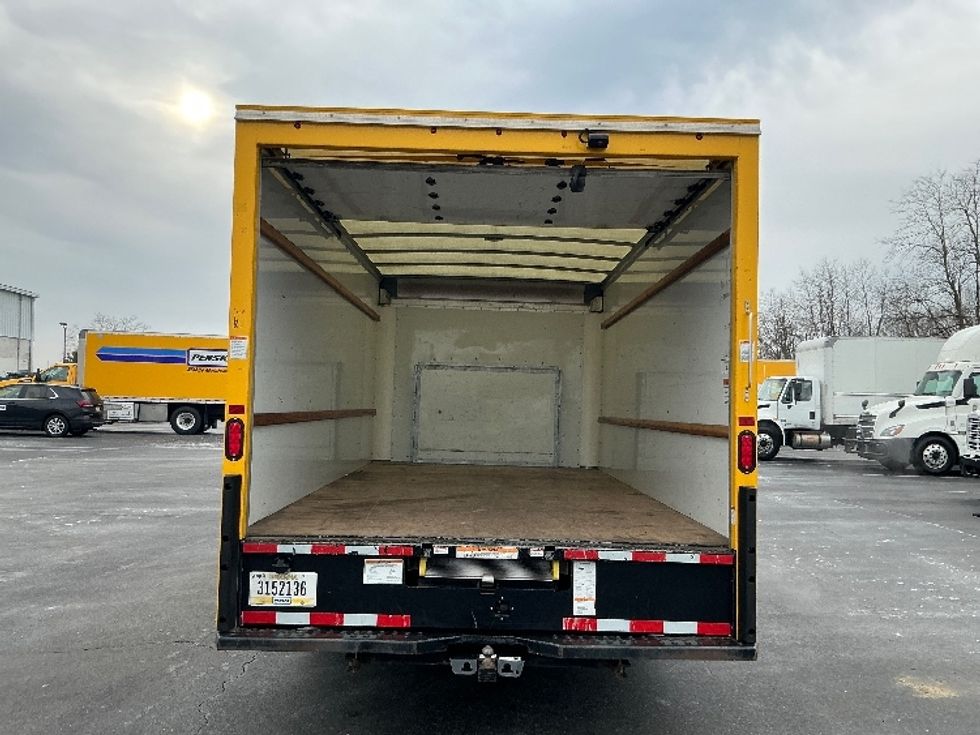 Light Duty Box Truck-Light and Medium Duty Trucks-Ford-2022-E350-Harrisburg-PA-99,308\n\t\tmiles-$ 27,250 - Image 8
