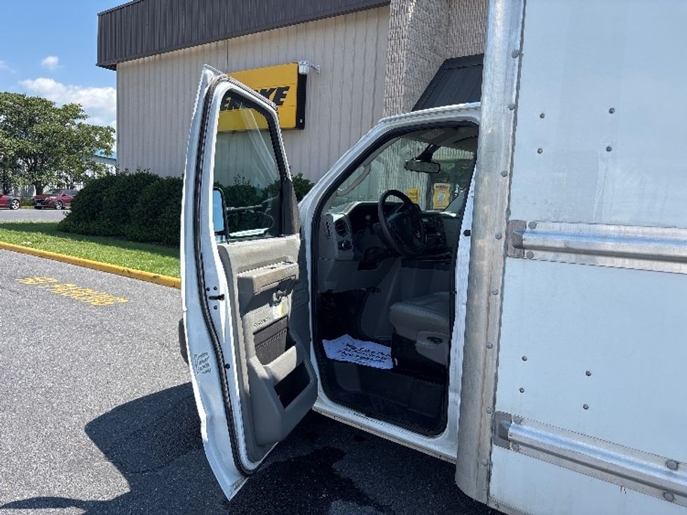 Light Duty Box Truck-Light and Medium Duty Trucks-Ford-2022-E350-Harrisonburg-VA-86,658\n\t\tmiles-$ 32,000 - Image 16