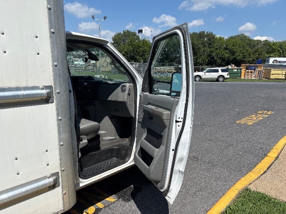 Light Duty Box Truck-Light and Medium Duty Trucks-Ford-2022-E350-Harrisonburg-VA-86,658\n\t\tmiles-$ 32,000 - Image 20