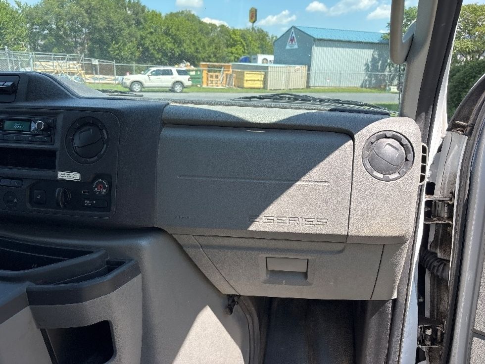 Light Duty Box Truck-Light and Medium Duty Trucks-Ford-2022-E350-Harrisonburg-VA-86,658\n\t\tmiles-$ 32,000 - Image 21