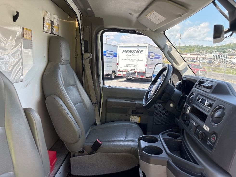 Light Duty Box Truck-Light and Medium Duty Trucks-Ford-2022-E350-Harrisonburg-VA-86,658\n\t\tmiles-$ 32,000 - Image 22