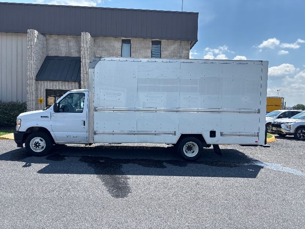 Light Duty Box Truck-Light and Medium Duty Trucks-Ford-2022-E350-Harrisonburg-VA-86,658\n\t\tmiles-$ 32,000 - Image 4