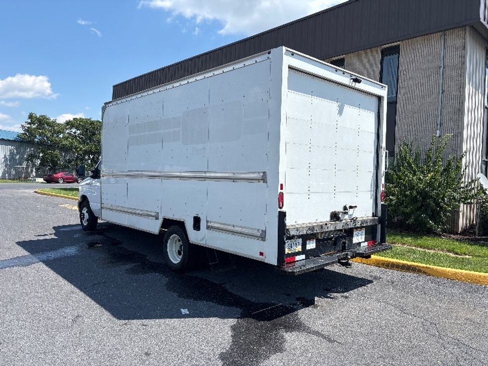 Light Duty Box Truck-Light and Medium Duty Trucks-Ford-2022-E350-Harrisonburg-VA-86,658\n\t\tmiles-$ 32,000 - Image 6