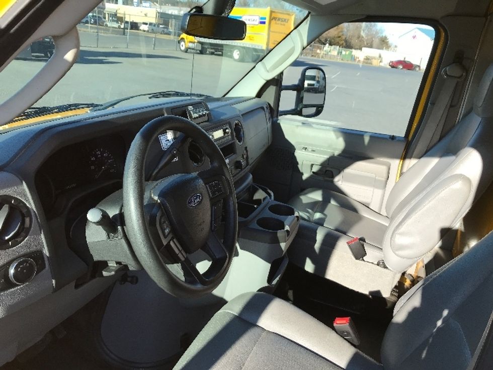 Light Duty Box Truck-Light and Medium Duty Trucks-Ford-2022-E350-Harrisonburg-VA-87,402\n\t\tmiles-$ 31,250 - Image 17