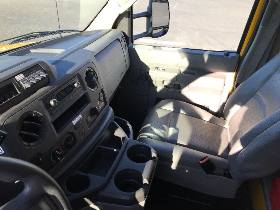 Light Duty Box Truck-Light and Medium Duty Trucks-Ford-2022-E350-Harrisonburg-VA-87,402\n\t\tmiles-$ 31,250 - Image 19